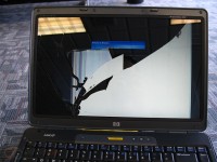 Laptop bị vỡ màn hình có sửa được không ?